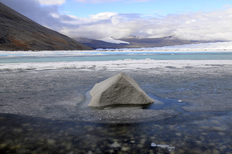 Trough Lake, McMurdo Dry Valleys. Photo: © Colin Harris, era-images, 2010